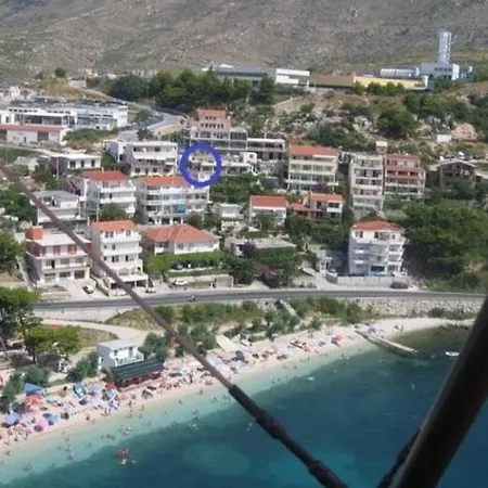 アパート Just Look, Close To