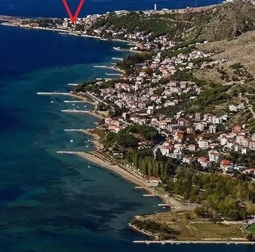 Just Look, Close To Lejlighed